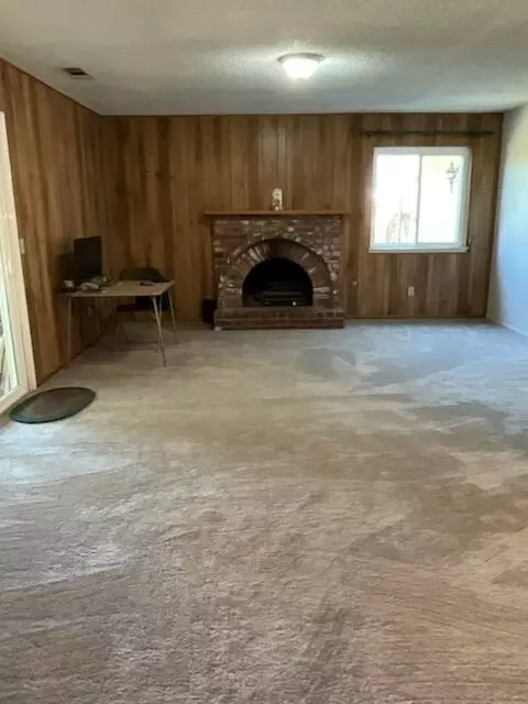 146 E Berkeley Ave, Tulare, CA 93274 photo 6