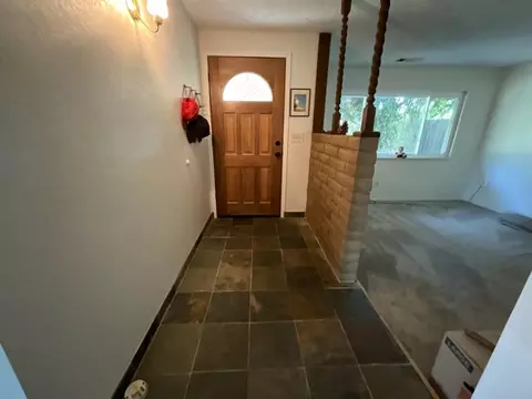 146 E Berkeley Ave, Tulare, CA 93274 photo 4