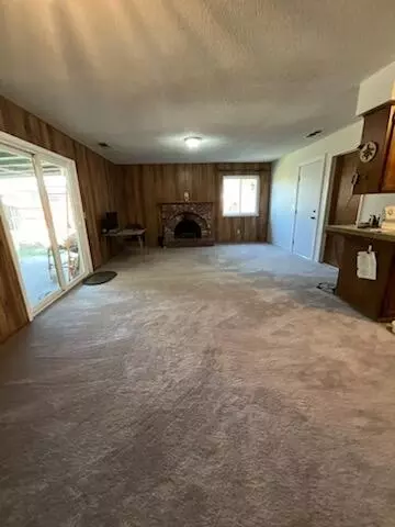 146 E Berkeley Ave, Tulare, CA 93274 photo 7