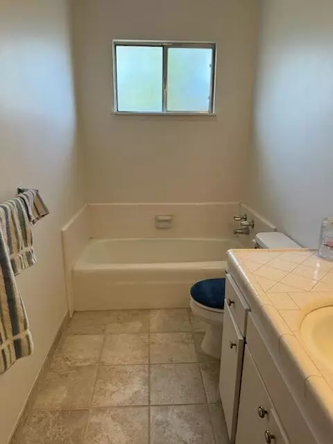 146 E Berkeley Ave, Tulare, CA 93274 photo 15