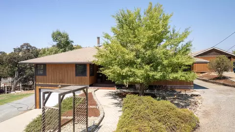 16270 Palomino Dr, Springville, CA 93265