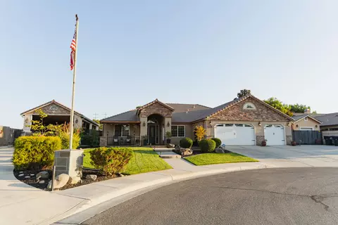 4433 E Sycamore Ct, Visalia, CA 93292 photo 4