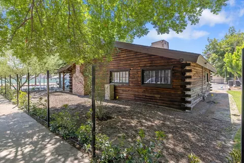 216 E School Ave, Visalia, CA 93291 photo 5