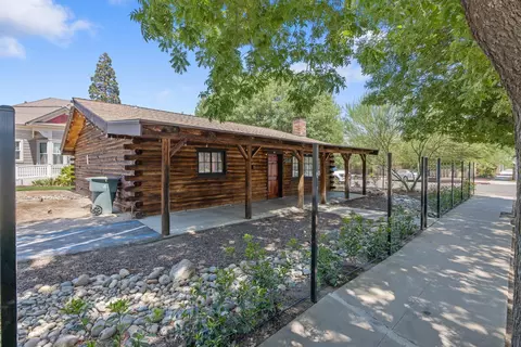 216 E School Ave, Visalia, CA 93291 photo 2