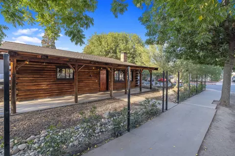 216 E School Ave, Visalia, CA 93291 photo 11