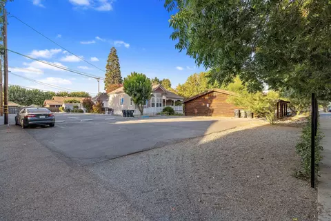 216 E School Ave, Visalia, CA 93291 photo 12