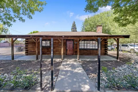 216 E School Ave, Visalia, CA 93291