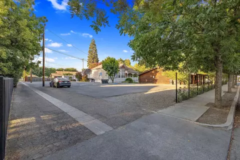 216 E School Ave, Visalia, CA 93291 photo 13