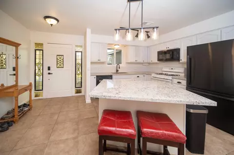 1462 W Forest Ln, Porterville, CA 93257