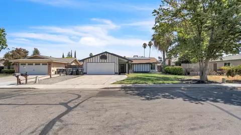 1920 S San Joaquin Dr, Visalia, CA 93277