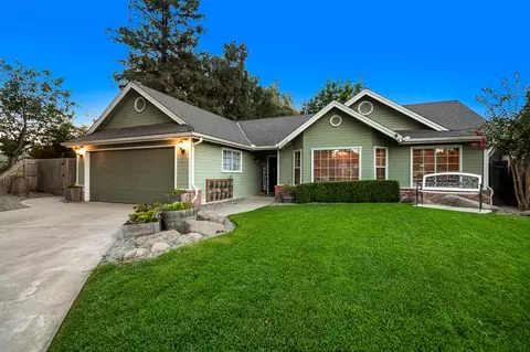 6034 W Oak Ave, Visalia, CA 93291