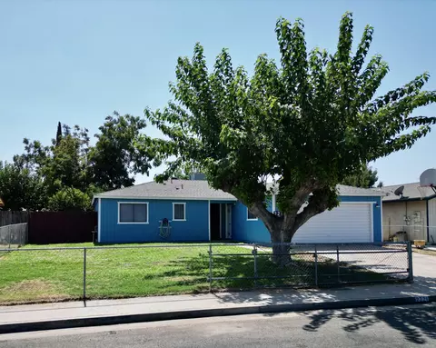 2221 W Aurora Ave, Porterville, CA 93257