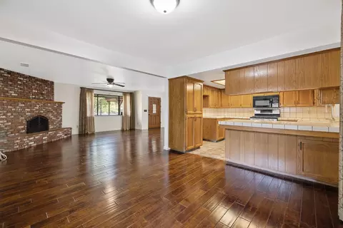 1204 E Cambridge Ave, Visalia, CA 93292 photo 11