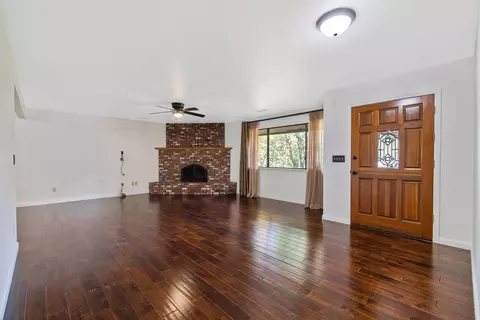 1204 E Cambridge Ave, Visalia, CA 93292 photo 6
