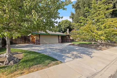 1204 E Cambridge Ave, Visalia, CA 93292 photo 2