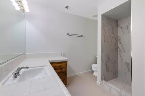 1204 E Cambridge Ave, Visalia, CA 93292 photo 20