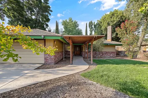 1204 E Cambridge Ave, Visalia, CA 93292 photo 4