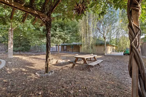 1204 E Cambridge Ave, Visalia, CA 93292 photo 30