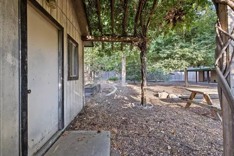 1204 E Cambridge Ave, Visalia, CA 93292 photo 32
