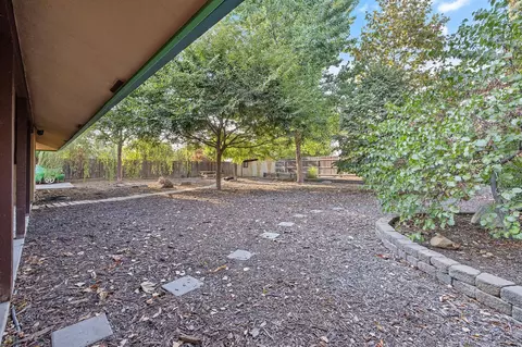 1204 E Cambridge Ave, Visalia, CA 93292 photo 27