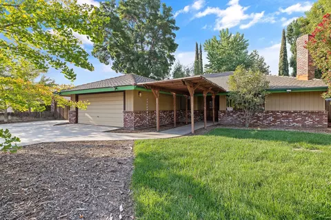 1204 E Cambridge Ave, Visalia, CA 93292