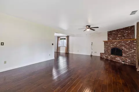 1204 E Cambridge Ave, Visalia, CA 93292 photo 7