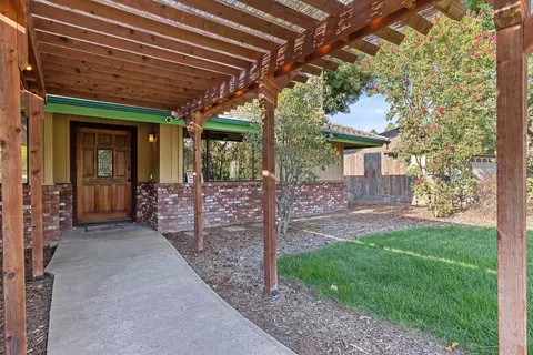 1204 E Cambridge Ave, Visalia, CA 93292 photo 5