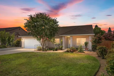 2001 E Country Court Ct, Visalia, CA 93292