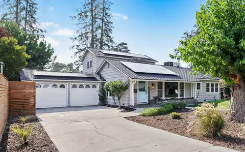 704 S Edwards Ct, Visalia, CA 93277