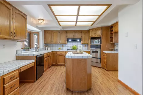 1704 E Howard Ct, Visalia, CA 93292 photo 8
