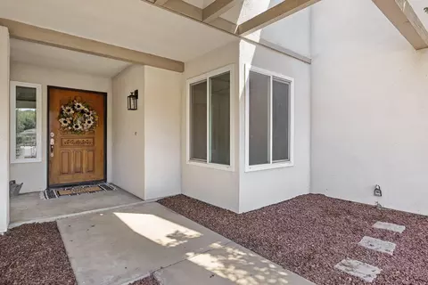 1704 E Howard Ct, Visalia, CA 93292 photo 2