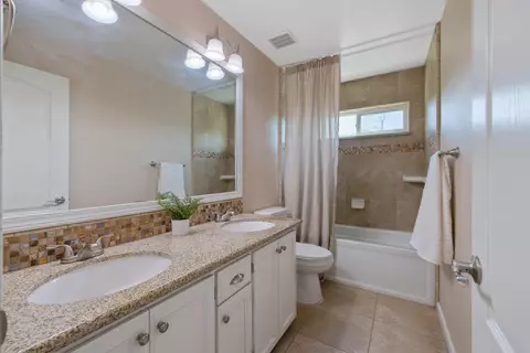 1704 E Howard Ct, Visalia, CA 93292 photo 21