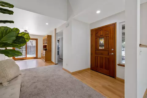 1704 E Howard Ct, Visalia, CA 93292 photo 3