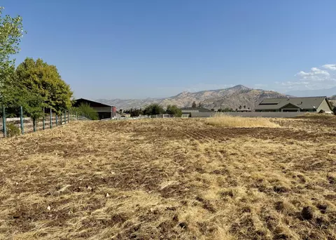 16581 Wardlaw Dr, Springville, CA 93265