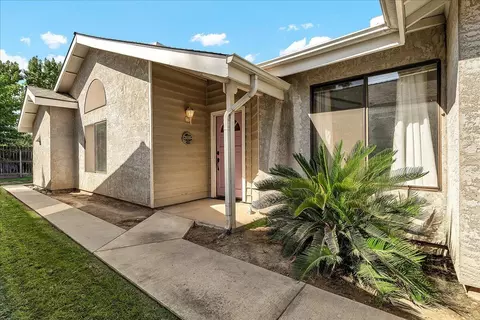 1429 E Vassar Dr, Visalia, CA 93292 photo 3