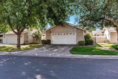 1429 E Vassar Dr, Visalia, CA 93292 photo 2