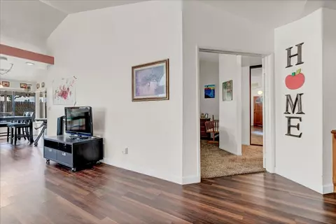 1429 E Vassar Dr, Visalia, CA 93292 photo 4