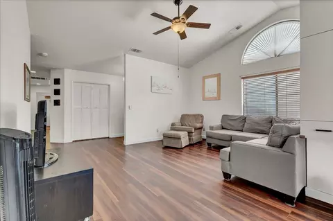 1429 E Vassar Dr, Visalia, CA 93292 photo 6
