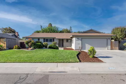 3036 W Vassar Ave, Visalia, CA 93277