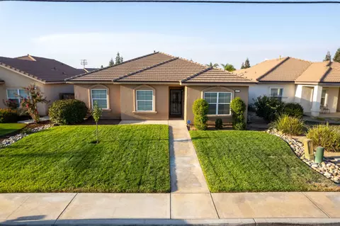 577 W Glaze Ave, Exeter, CA 93221