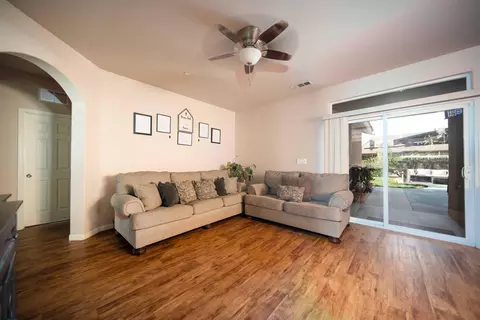 577 W Glaze Ave, Exeter, CA 93221 photo 4
