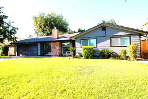 873 W Cedar St, Exeter, CA 93221 photo 2