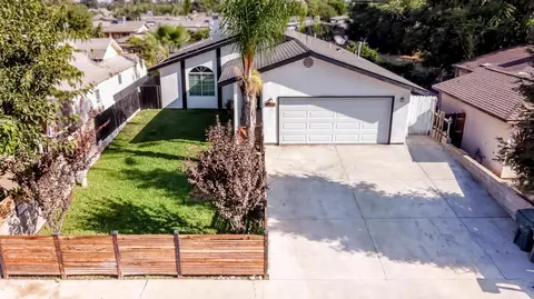 254 W Petunia St, Farmersville, CA 93223
