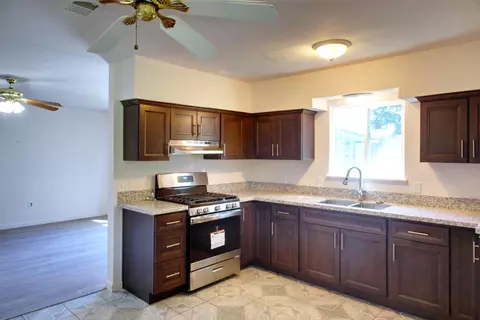558 Perry Ave, Corcoran, CA 93212 photo 4