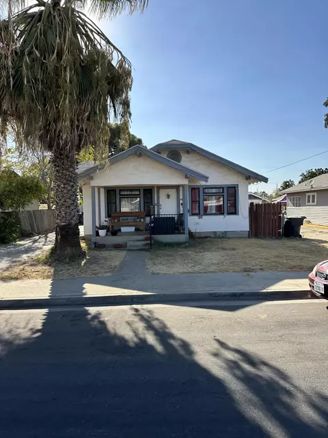 1228 N Brown St #A, Hanford, CA 93230
