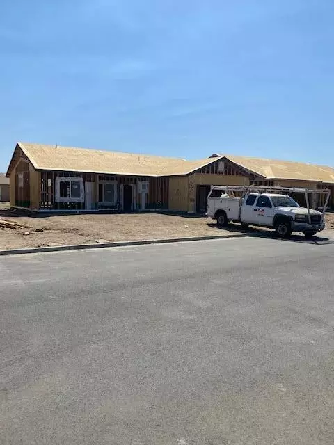 1140 S Cottage Pl W, Porterville, CA 93257