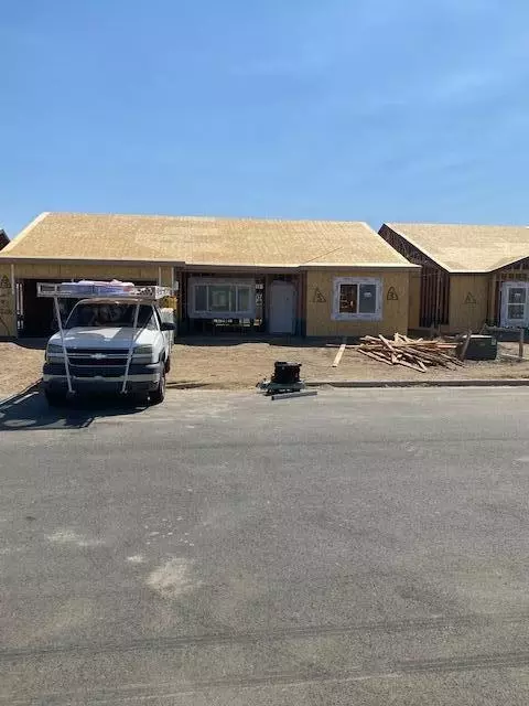 1150 S Cottage Pl W, Porterville, CA 93257