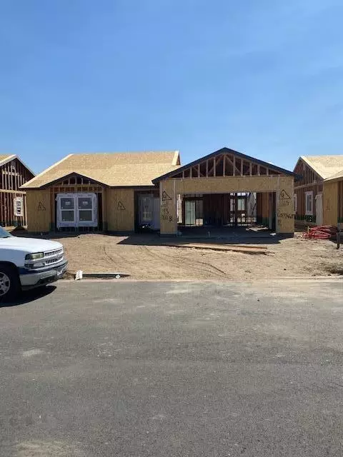1160 S Cottage Pl W, Porterville, CA 93257
