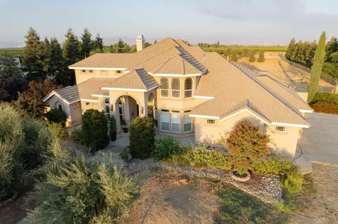 7092 S Frankwood Ave, Reedley, CA 93654