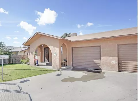 2145 N Mora Ct, Visalia, CA 93291